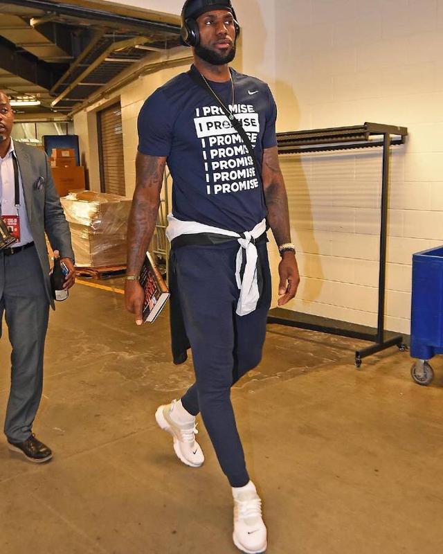 伊斯科：梦想能代表西班牙出战世界杯，但现在需先好好康复（伊斯科：渴望为西班牙出战世界杯，当前首要任务是康复）