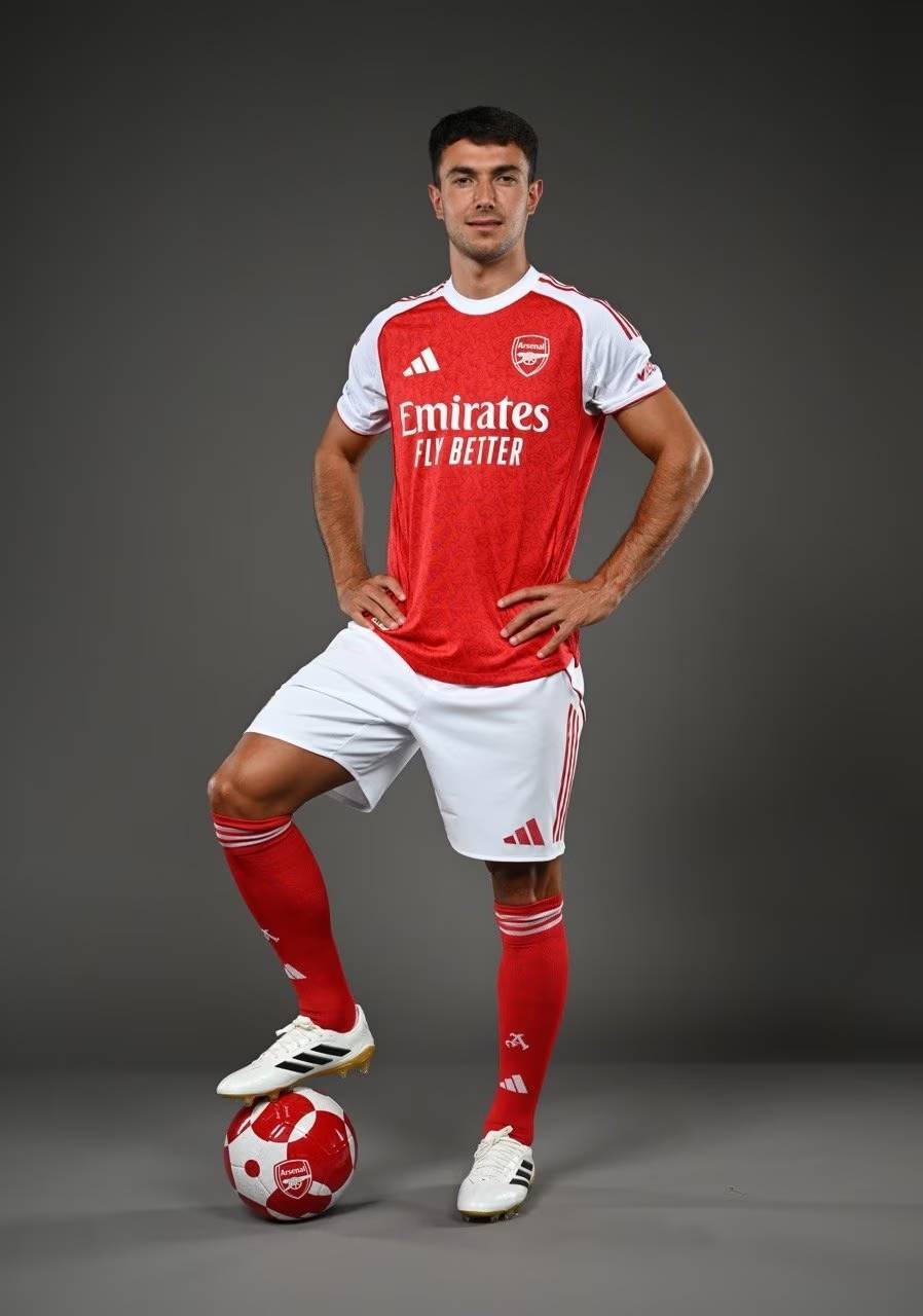 爷青回，维耶里社媒晒与大罗、巴乔、托蒂、卡纳瓦罗等人合照（传奇同框！维耶里社媒晒与大罗、巴乔、托蒂、卡纳瓦罗等合照）