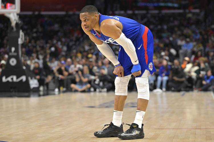 媒体人：郑智执教西海岸也不错，但不可避免地要跟邵佳一对比（媒体人：郑智执教西海岸合适，但难免被拿来与邵佳一比较）