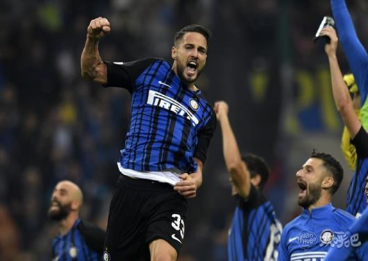 球队的内外结合非常立体（球队内外联动层次分明）