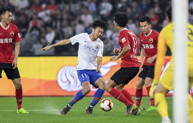 足球意甲豪门迎来10连胜，状态如日中天（足球意甲豪门豪取十连胜，气势如虹）