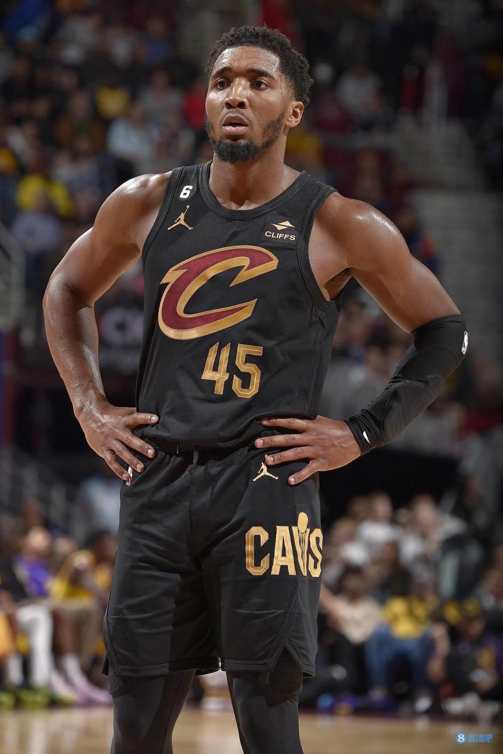 梅西不是不防守，而是将更多的精力都投入到进攻中去了！（梅西并非不防守，只是把重心放在进攻上）