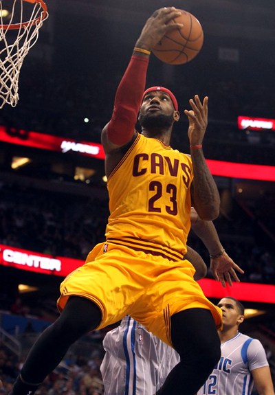 记者：那不勒斯想冬窗签梅努替德布劳内，可能租借+选择买断（那不勒斯欲冬窗引进梅努顶替德布劳内，或以租借附带买断条款）