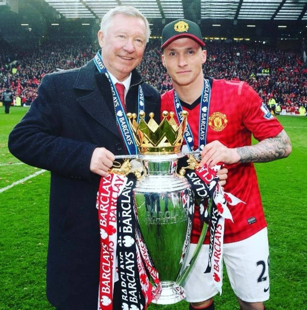 玻利维亚杯发生大规模斗殴，17人被罚下，警方被迫使用催泪瓦斯（玻利维亚杯爆发群殴：17人被罚下，警方动用催泪瓦斯）