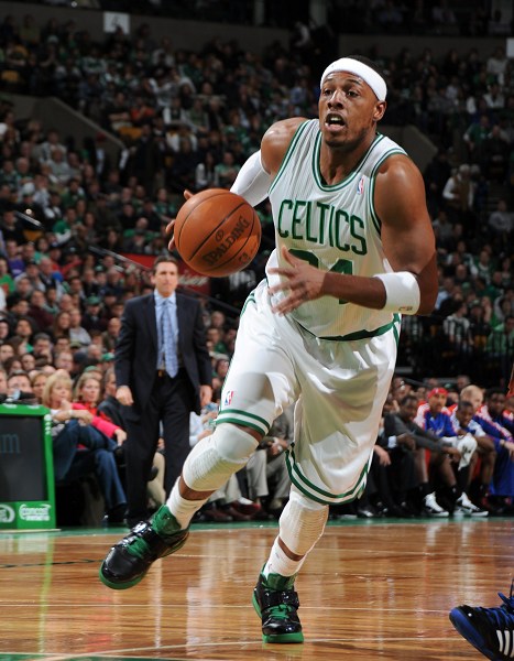 记者：汶马探赛后与海港助教约翰交换队服，两人曾在横滨合作（记者：汶马探赛后与海港助教约翰互换球衣，二人曾在横滨共事）